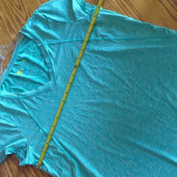 Xersion Semi Fit Turquoise V Neck Athletic Workout Shirt Size M - Picture 3 of 5